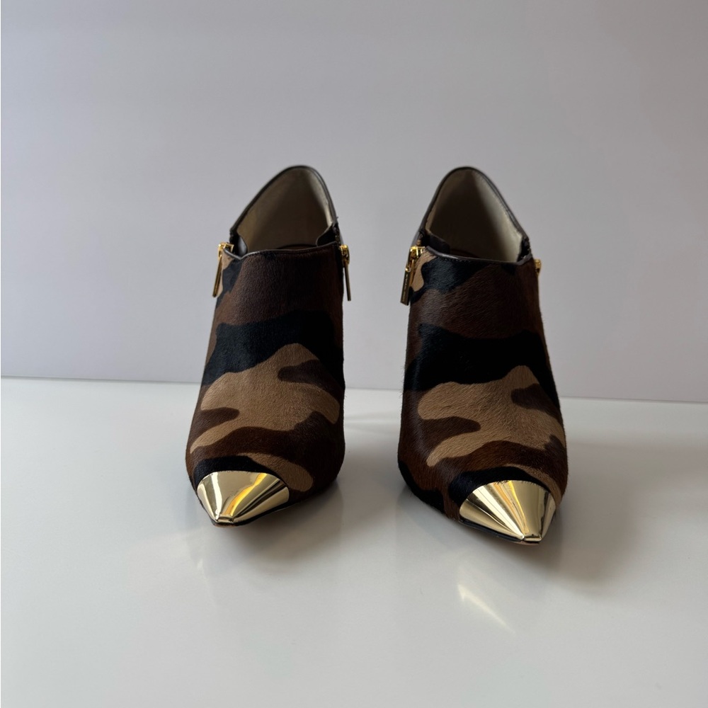 Michael Kors Zady Duffle Printed
Camo Haircalf Bootie - size 8